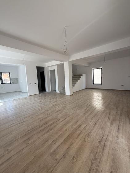 Casă cu 4 camere în Central