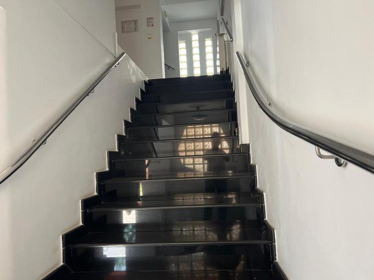 Casă individuală cu 10 camere cu Canalizare în Barbu Văcărescu
