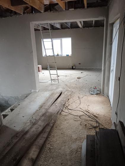 Casă cu 4 camere în Sânandrei