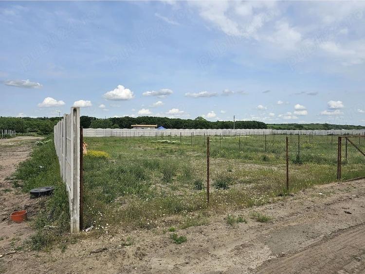 Teren de 700 mp, în Nanov