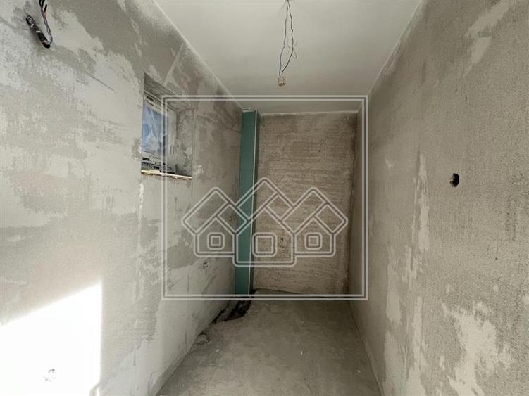 Duplex cu 4 camere cu Canalizare în Gușterița
