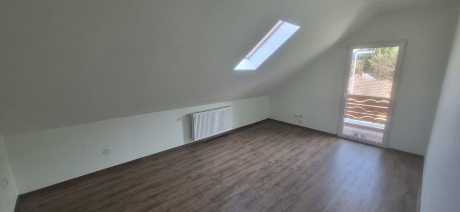 Casă individuală cu 5 camere cu Canalizare în Central