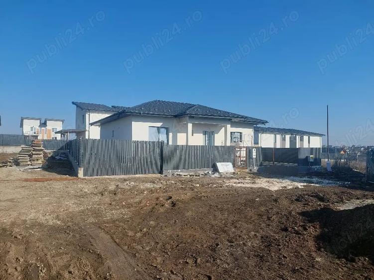 Casă cu 6 camere cu Teren 461 Mp în Găureni