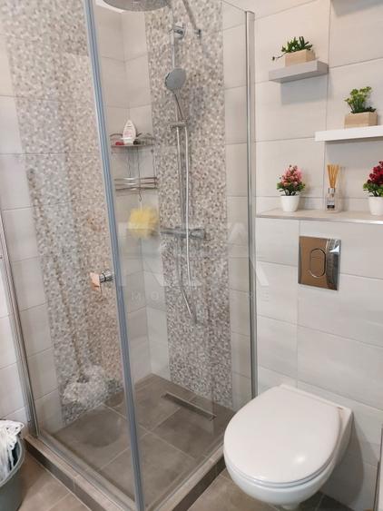 Casă individuală cu 6 camere cu Canalizare în Titan