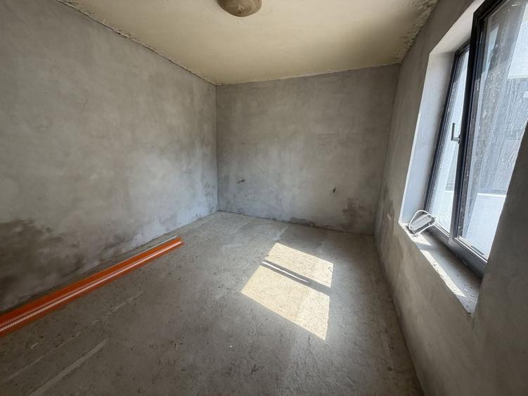 Casă individuală cu 5 camere cu Canalizare în Central