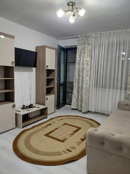 Apartament cu 2 camere semidecomandat în Independenței