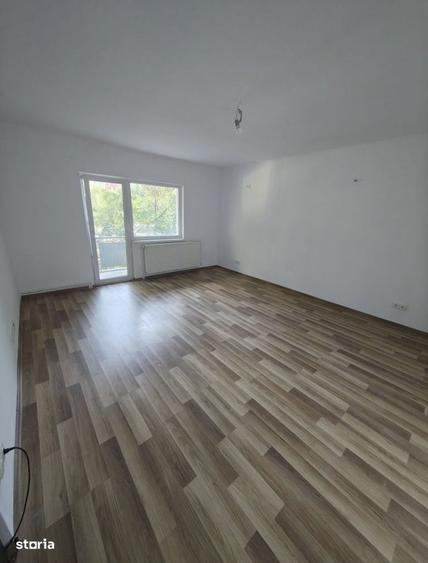 Apartament cu 4 camere decomandat în Micro 16