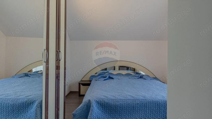 Casă cu 10 camere cu Teren 1074 Mp în Moieciu