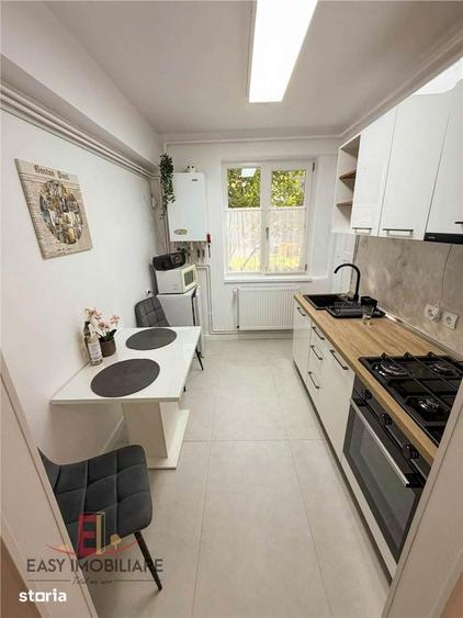 Apartament cu 2 camere decomandat în Cornișa