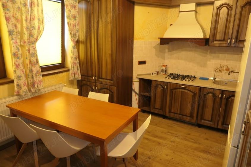 Apartament cu 4 camere decomandat în Central