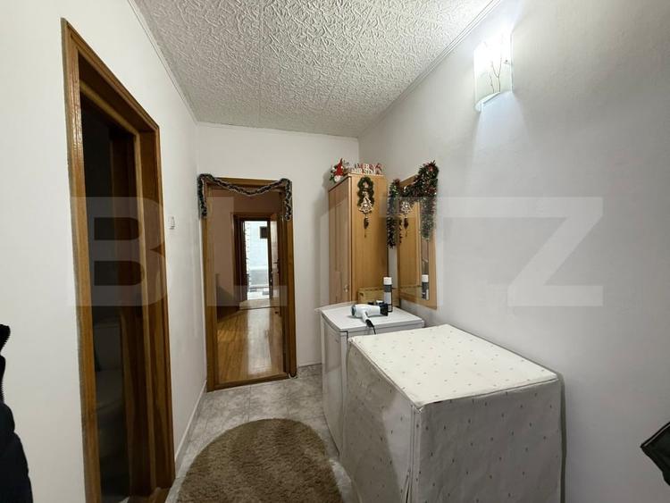 Apartament cu 4 camere semidecomandat, mobilat în Nicolina