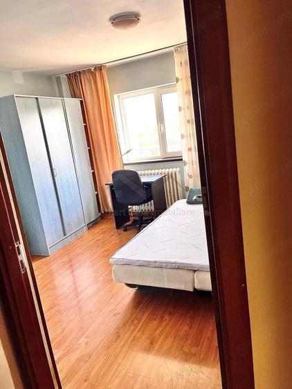 Apartament cu 3 camere decomandat în Filiași