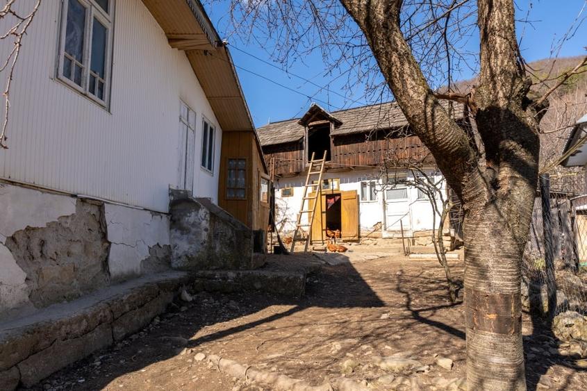 Casă individuală cu 3 camere cu Teren 1737 Mp în Solonț