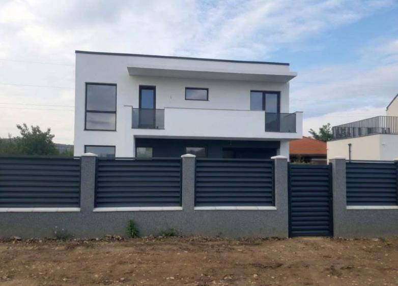Casă individuală cu 5 camere cu Canalizare în Hărman