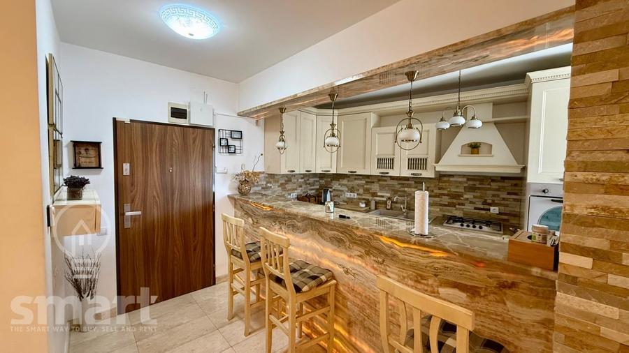 Apartament cu 3 camere semidecomandat, mobilat în Între Lacuri