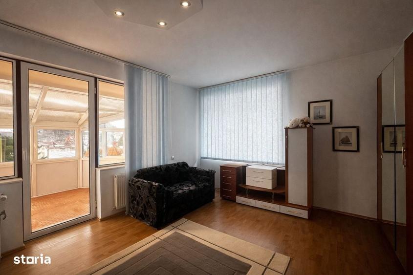 Casă cu 4 camere în Piața
