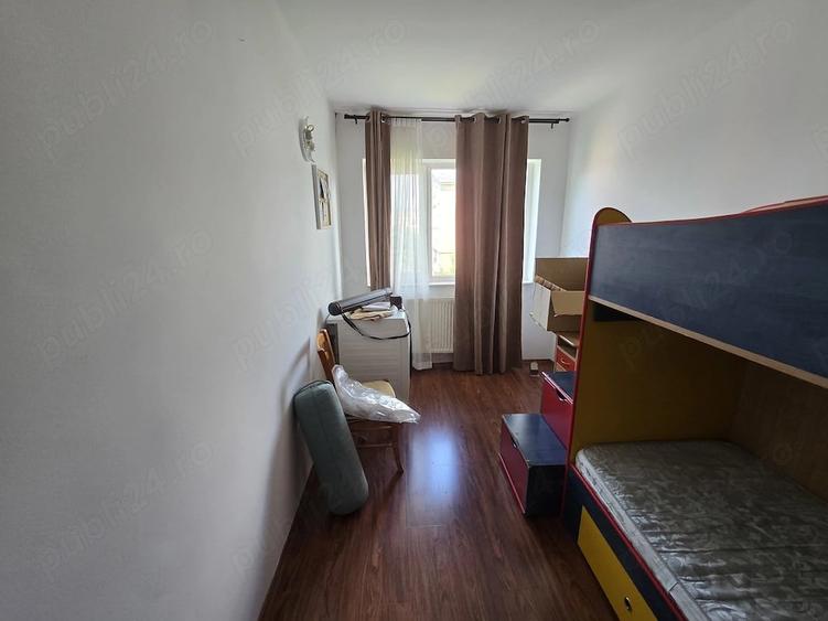 Apartament cu 3 camere semidecomandat în Precista