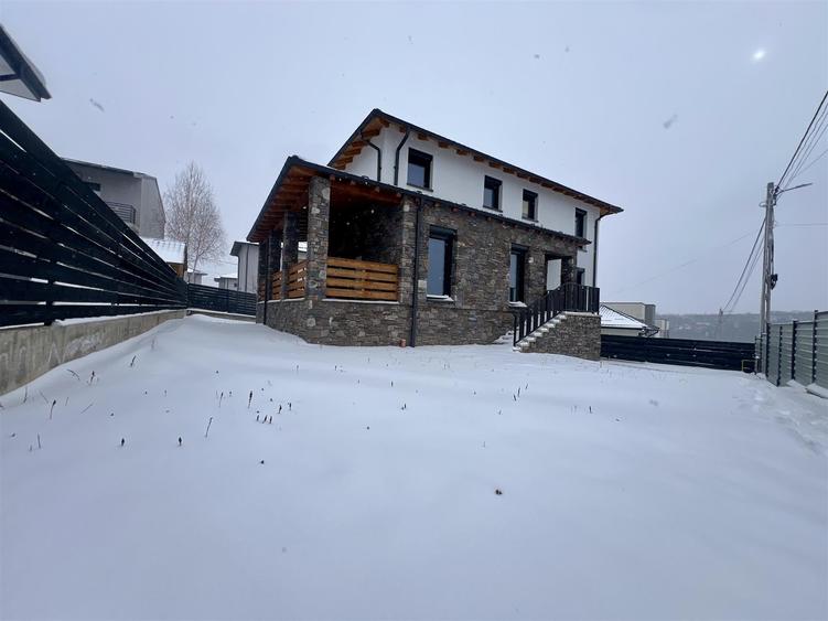 Casă cu 6 camere decomandat cu Garaj în Valea Adâncă