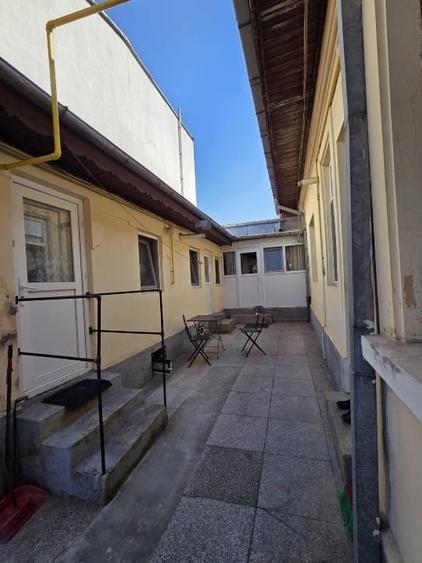 Casă individuală cu 5 camere cu Canalizare în Obor