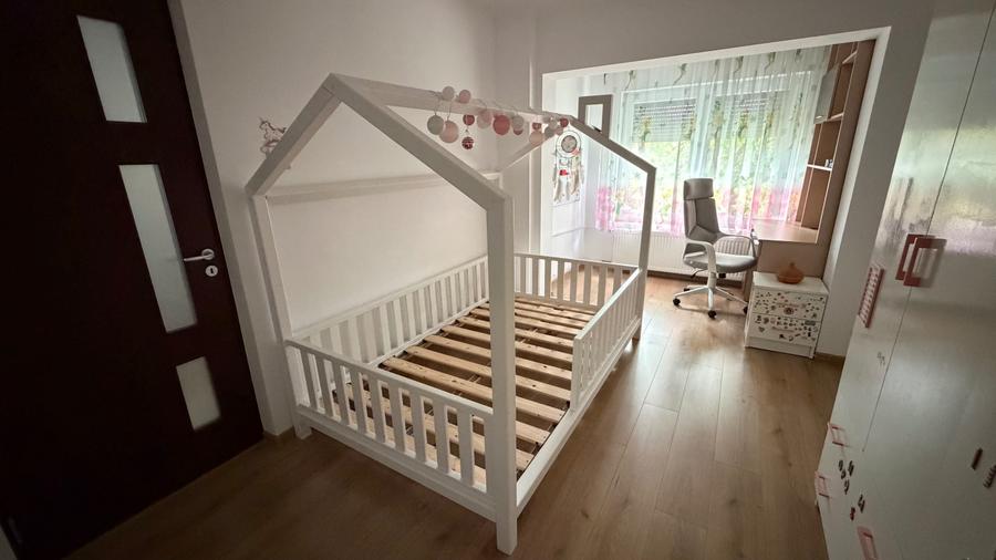 Apartament cu 3 camere decomandat în Central