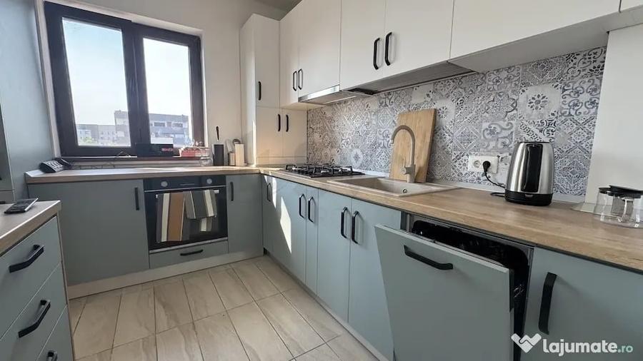 Apartament cu 3 camere decomandat în Sisești