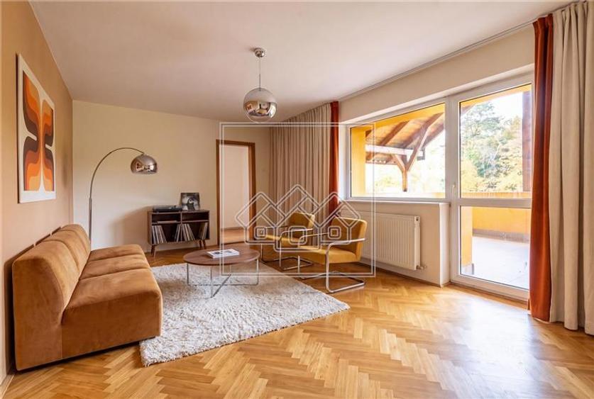 Casă individuală cu 8 camere cu Teren 962 Mp în Sub Arini