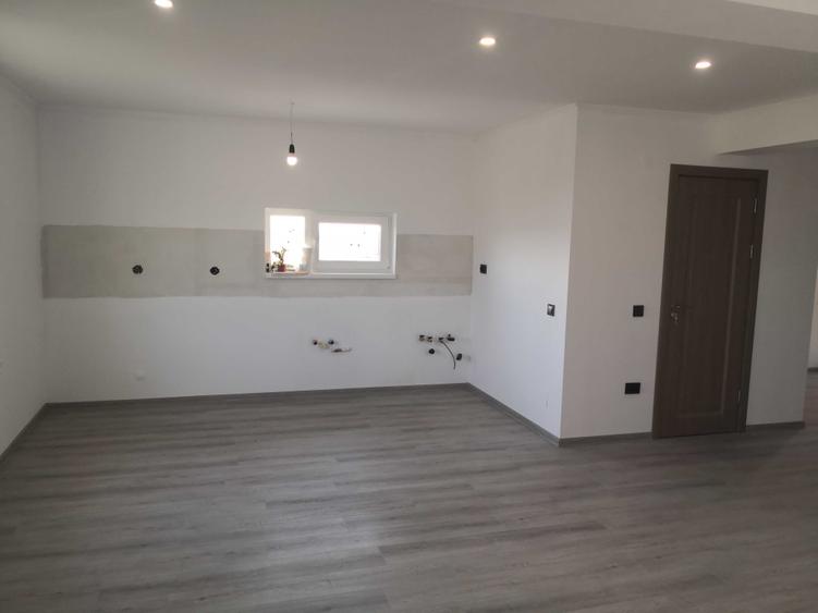 Casă cu 4 camere în Oncea