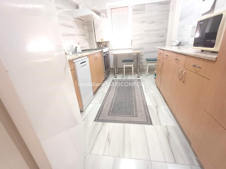 Apartament cu 4 camere semidecomandat în Hipodrom
