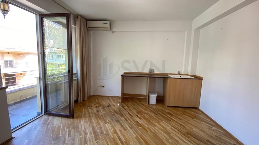 Casă individuală cu 10 camere cu Canalizare în Herăstrău
