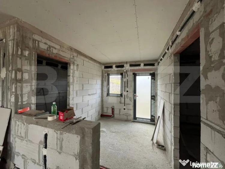 Casă cu 4 camere cu Teren 3000 Mp în Uriu