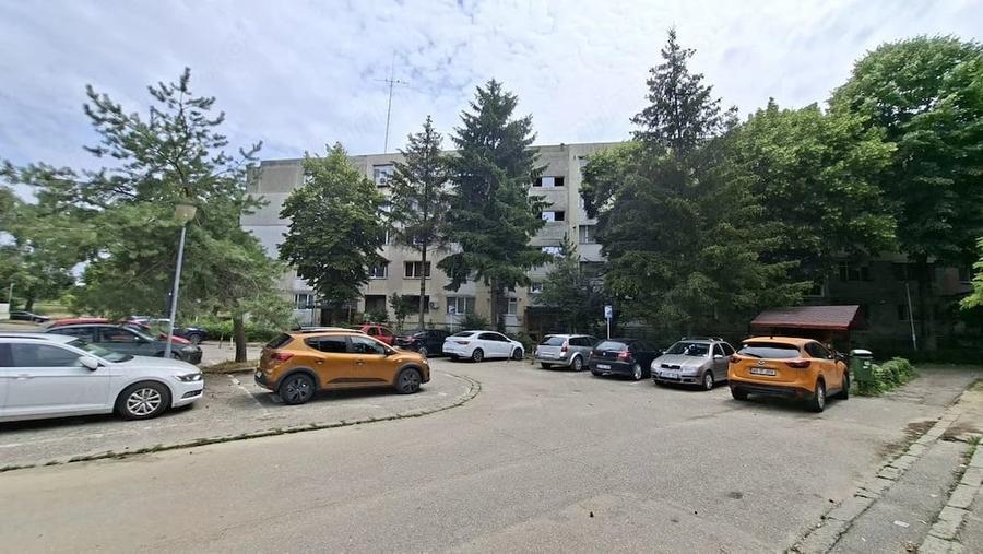Apartament cu 4 camere decomandat în Nord
