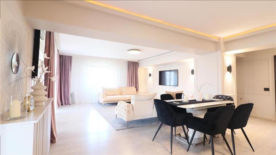 Penthouse cu 3 camere decomandat, mobilat în Palat