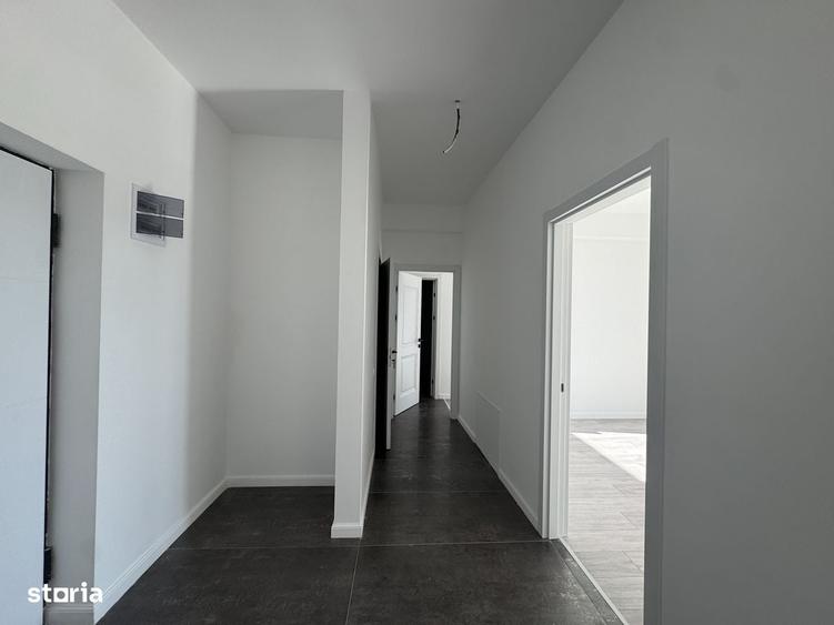 Apartament cu 3 camere semidecomandat în Florești