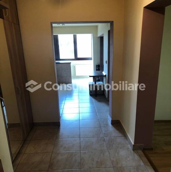 Apartament cu 3 camere semidecomandat, mobilat în Gheorgheni