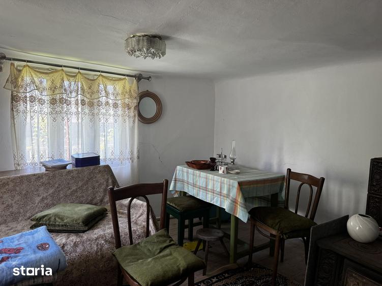 Casă cu 2 camere cu Teren 1580 Mp în Central
