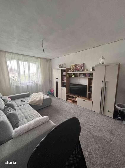 Apartament cu 3 camere decomandat în Rovine