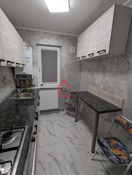 Apartament cu 3 camere semidecomandat în Dacia