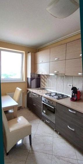 Apartament cu 2 camere decomandat, mobilat în Romanilor