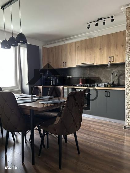 Apartament cu 3 camere decomandat în Criș