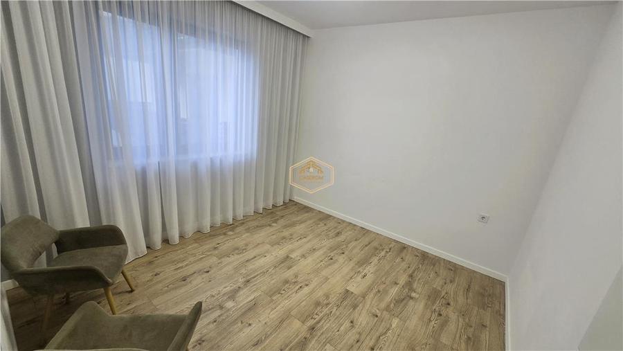 Apartament cu 4 camere decomandat, mobilat în Carpați 2