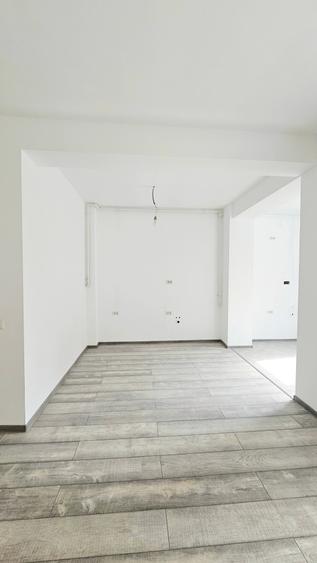 Casă individuală cu 10 camere cu Canalizare în Decebal