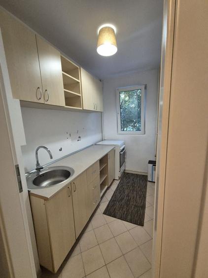 Apartament cu 2 camere semidecomandat în Giurgiului