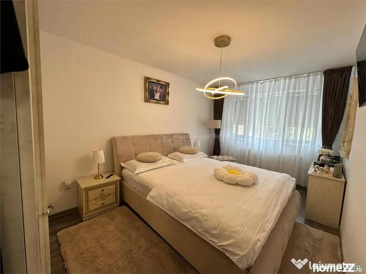 Apartament cu 3 camere decomandat în Sud