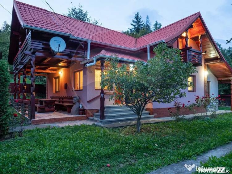 Casă cu 5 camere cu Teren 735 Mp în Sucevița