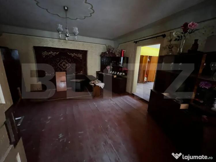 Casă cu 4 camere cu Teren 3300 Mp în Central