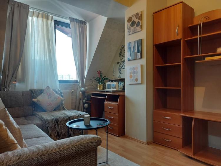 Garsonieră decomandată în Podul de Piatră