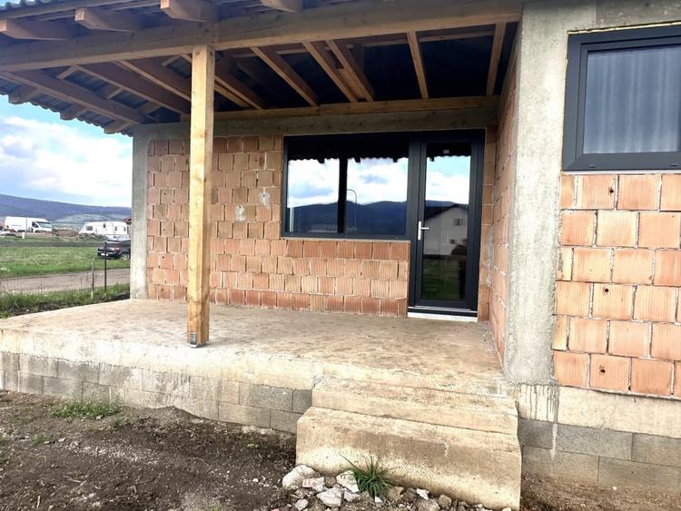 Casă individuală cu 3 camere cu Teren 300 Mp în Micești