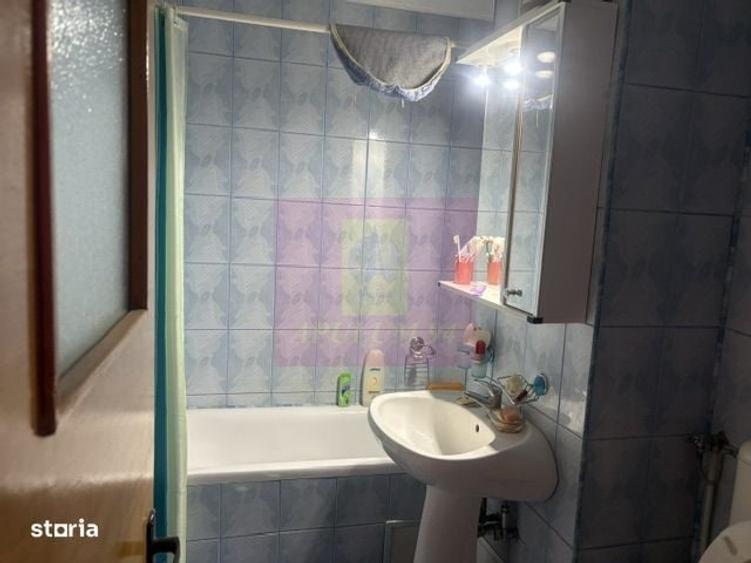 Apartament cu 3 camere decomandat în Drumul Sării