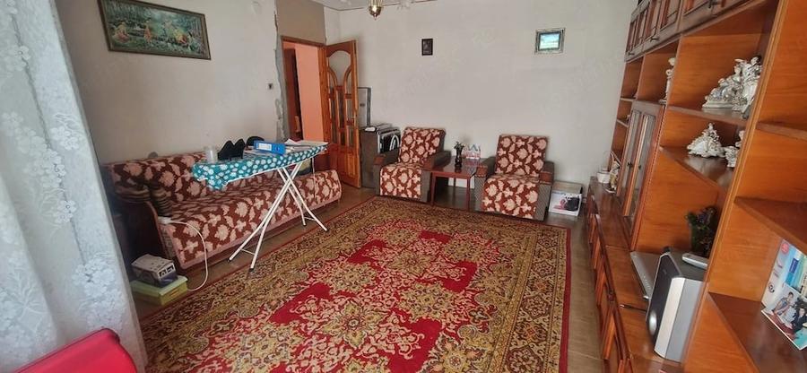 Apartament 3 camere, 77 mp, zona Pelendava - 2