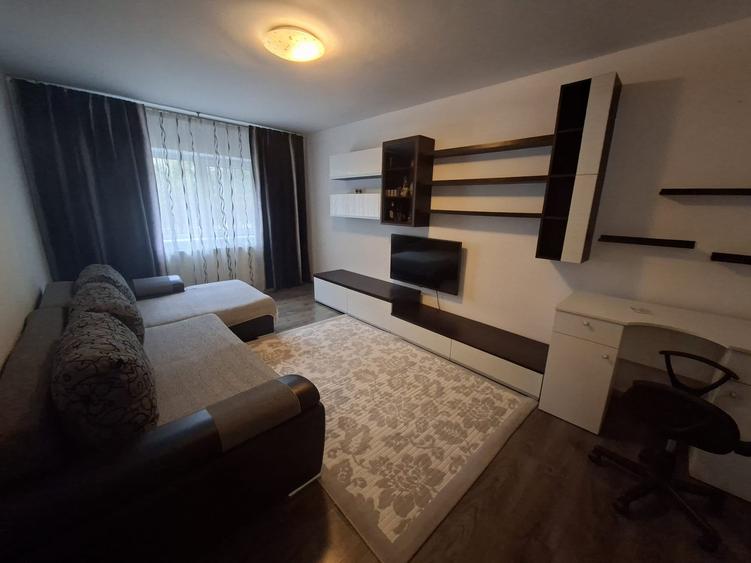 Apartament cu 2 camere decomandat în Poarta 6